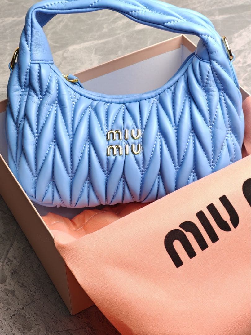 MIU MIU ライトブルー ショルダーバッグ