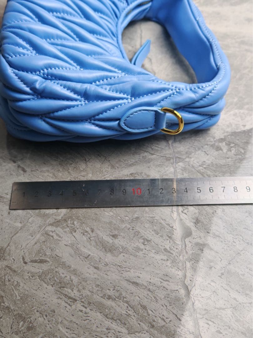 MIU MIU ライトブルー ショルダーバッグ