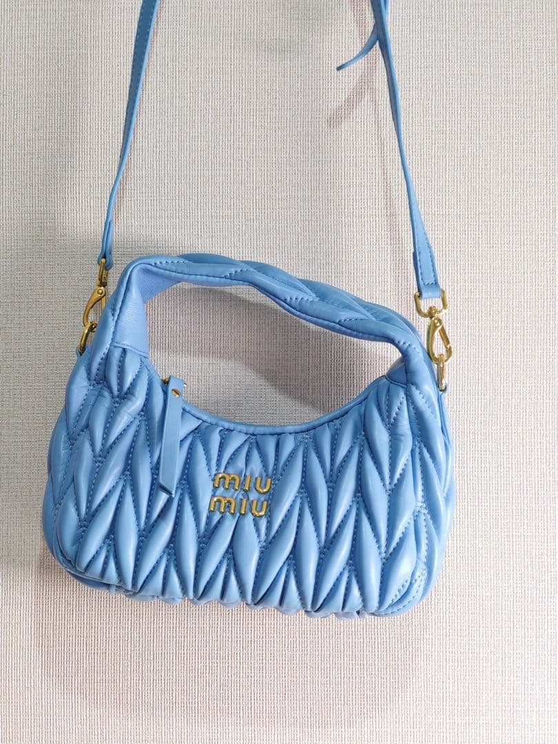MIU MIU ライトブルー ショルダーバッグ