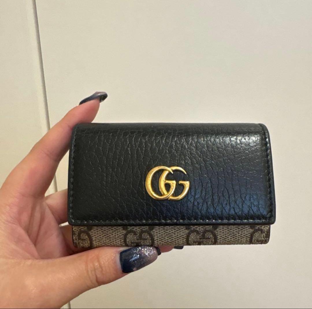 GUCCIダブルGバイカラーキーケース