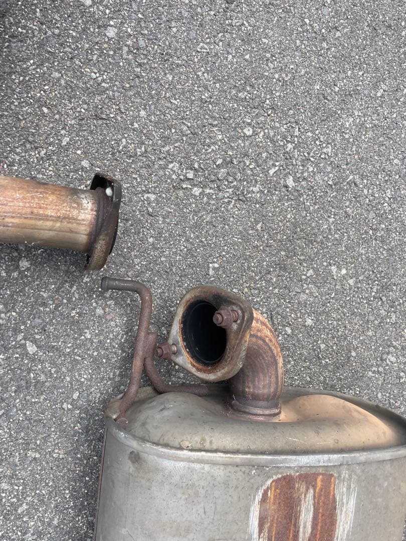 Si To 値引きします。ニッサンシルビアS15用純正マフラー車検用SR2