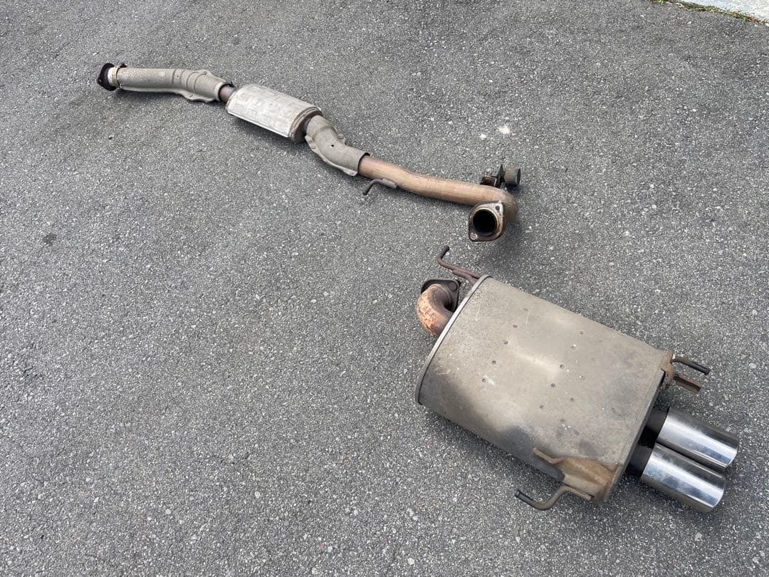 Si To 値引きします。ニッサンシルビアS15用純正マフラー車検用SR2