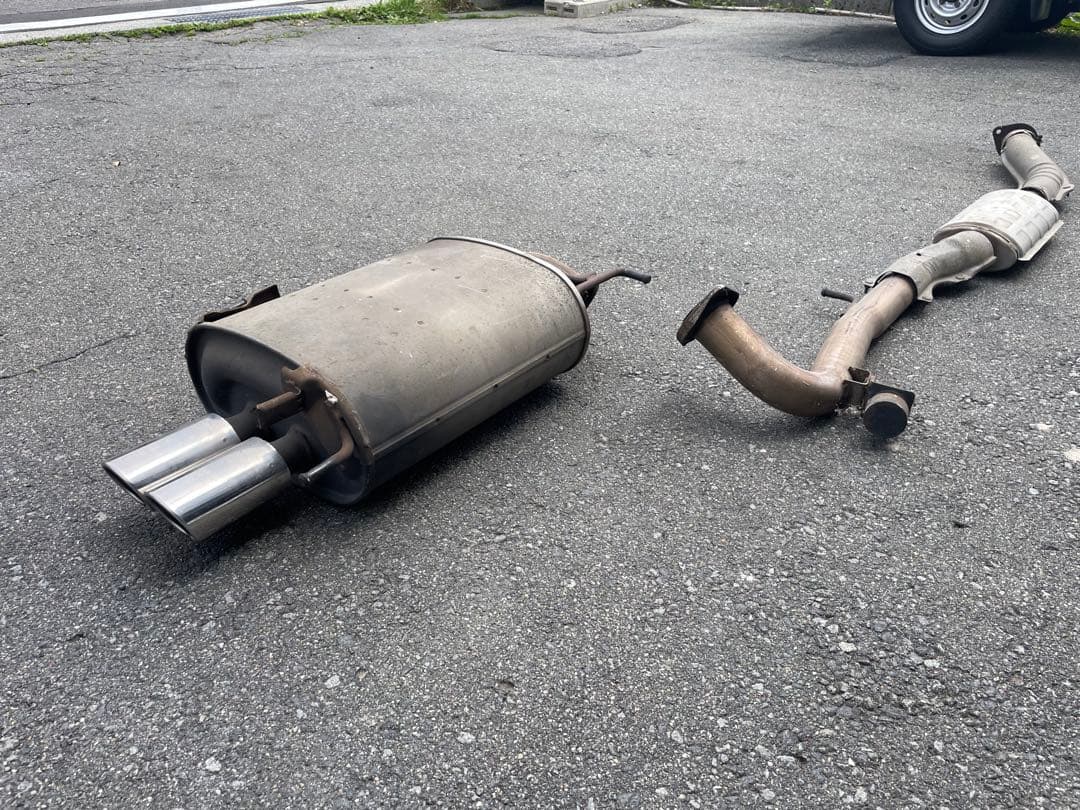 Si To 値引きします。ニッサンシルビアS15用純正マフラー車検用SR2