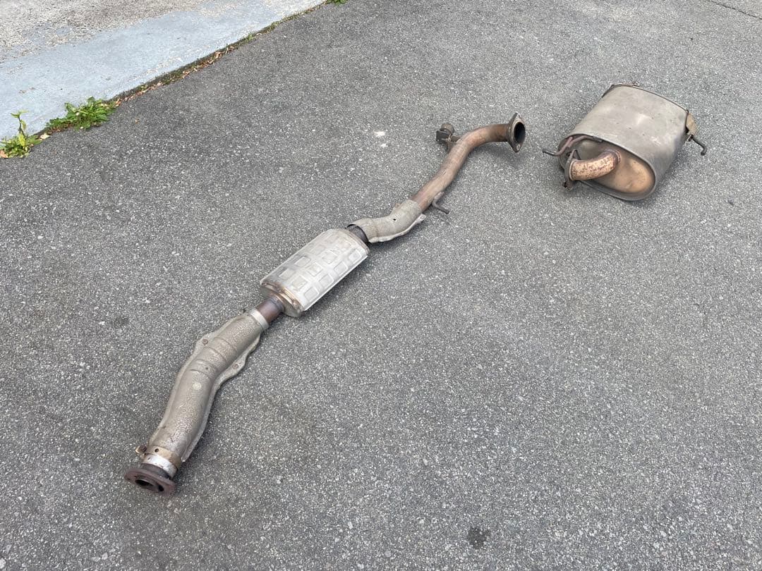 Si To 値引きします。ニッサンシルビアS15用純正マフラー車検用SR2