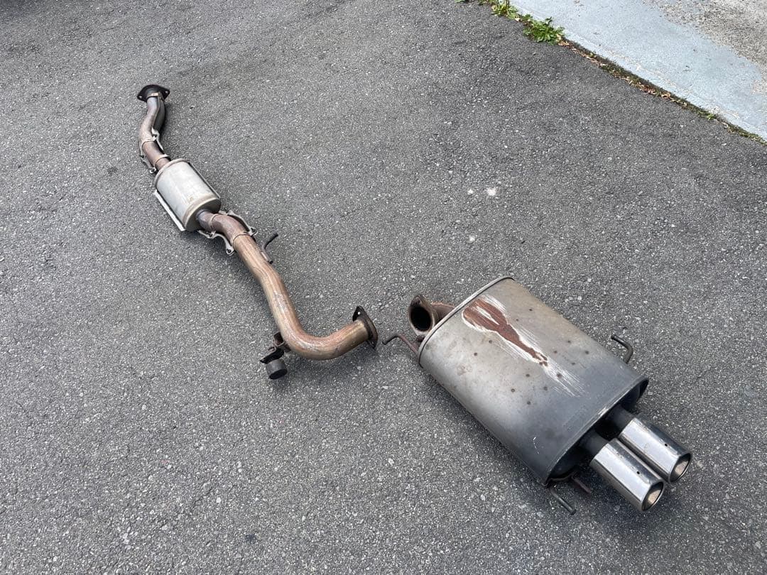 Si To 値引きします。ニッサンシルビアS15用純正マフラー車検用SR2