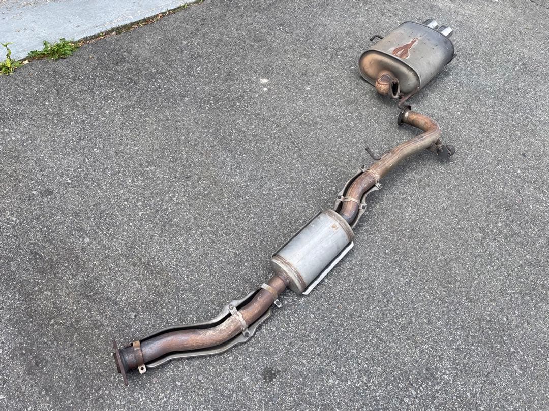 Si To 値引きします。ニッサンシルビアS15用純正マフラー車検用SR2