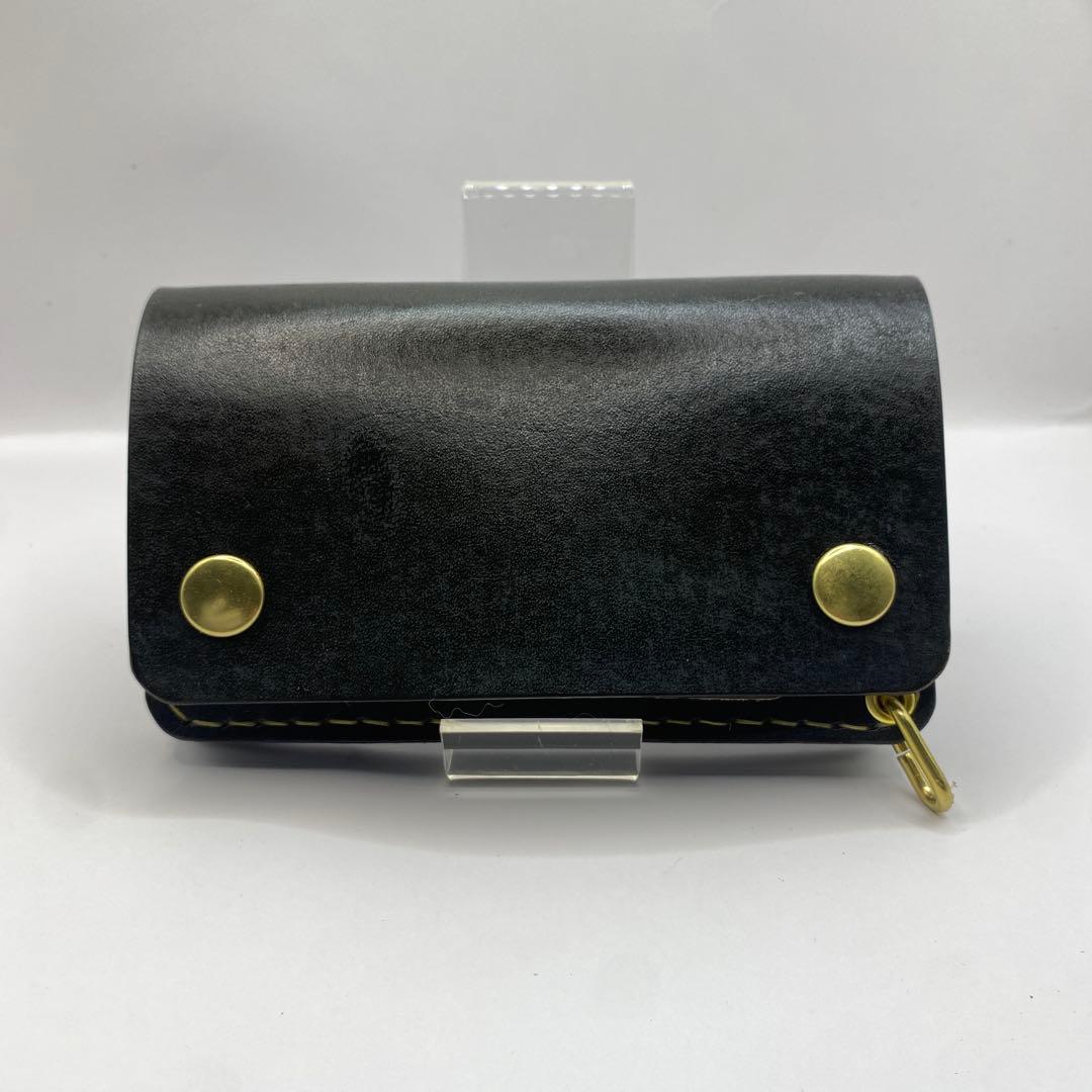 本革 丘染めブラック マチ付 ミドル トラッカーウォレット