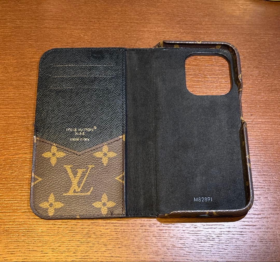 ルイ・ヴィトン　iphone15pro ケース　R⭐︎