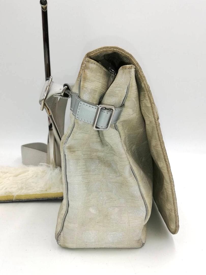 シャネル ニュートラベルライン ホワイト ナイロン ショルダーバッグ