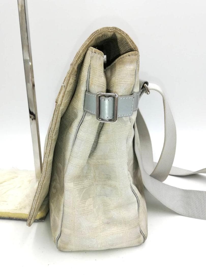 シャネル ニュートラベルライン ホワイト ナイロン ショルダーバッグ