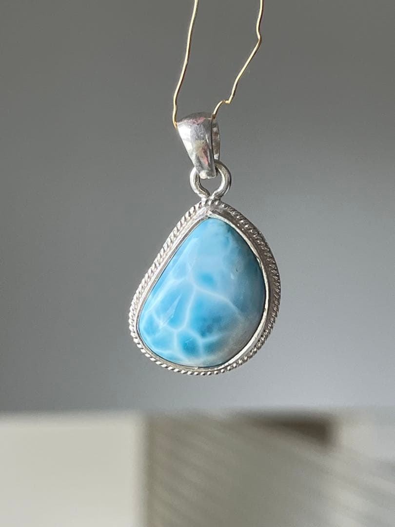 天然石ラリマー☆高品質！しずく型ペンダントトップ②☆濃いブルーかめ模様が美しい！