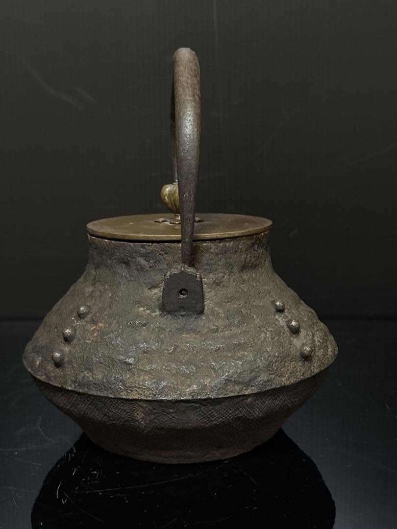 古代型 胴款 提手銀粒象嵌 宣徳蓋付 鉄瓶 茶道具