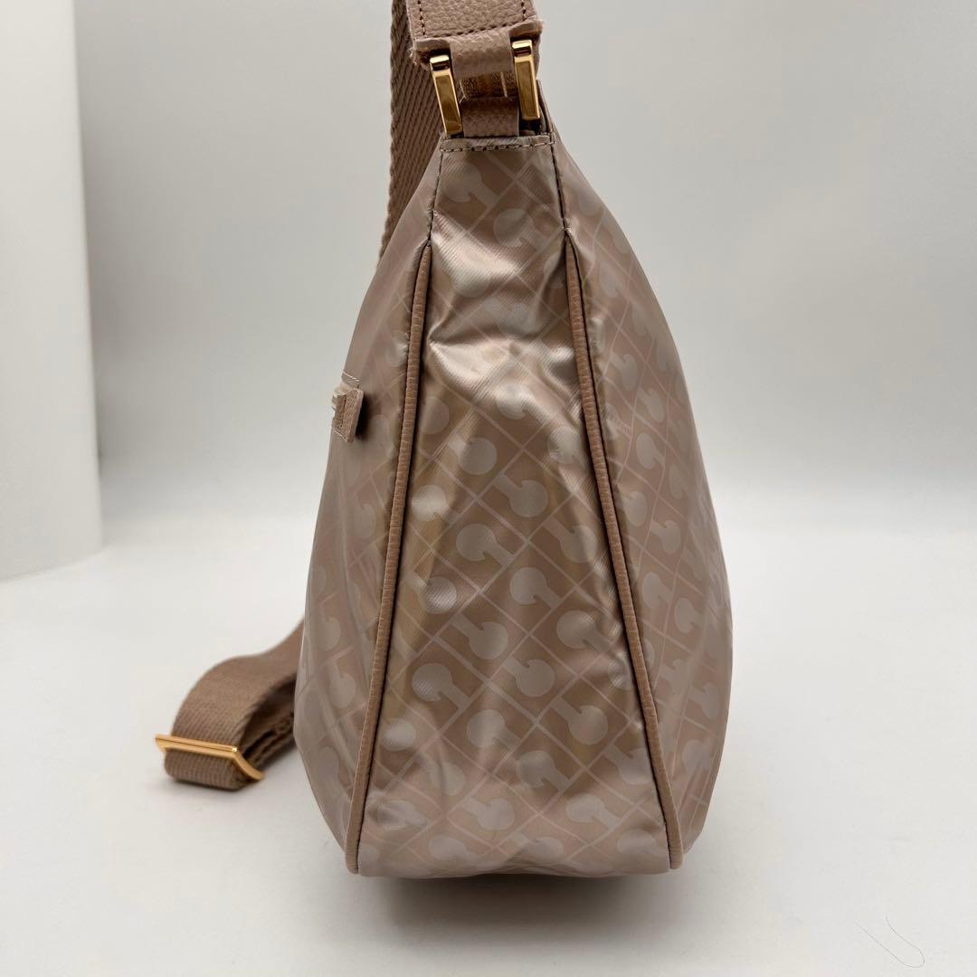 【未使用】　ゲラルディーニ　ソフティ　ショルダーバッグ　斜め掛け◎