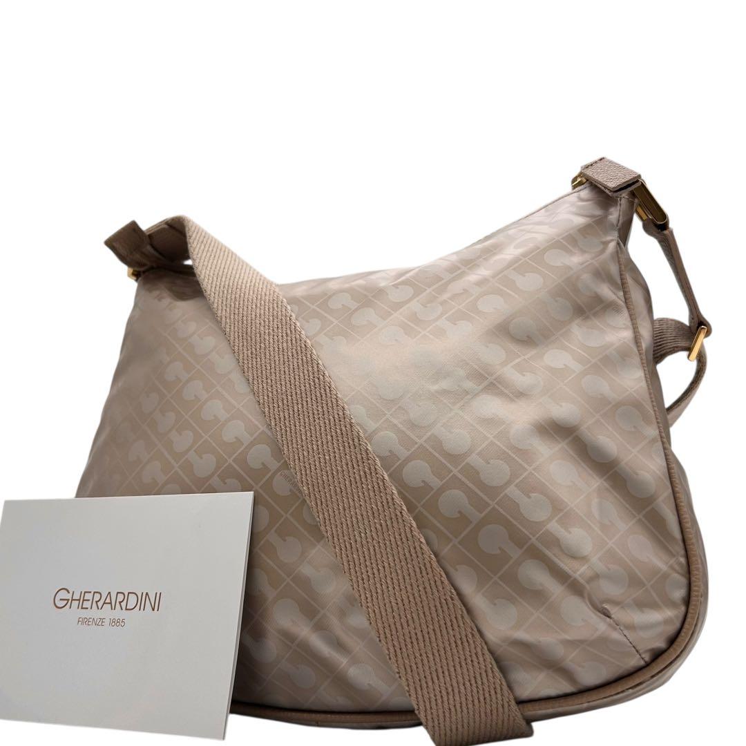 【未使用】　ゲラルディーニ　ソフティ　ショルダーバッグ　斜め掛け◎