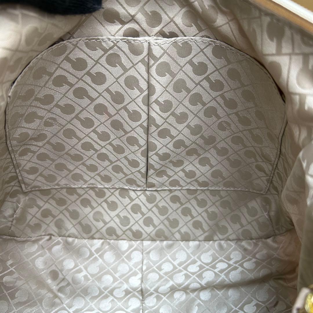 【未使用】　ゲラルディーニ　ソフティ　ショルダーバッグ　斜め掛け◎