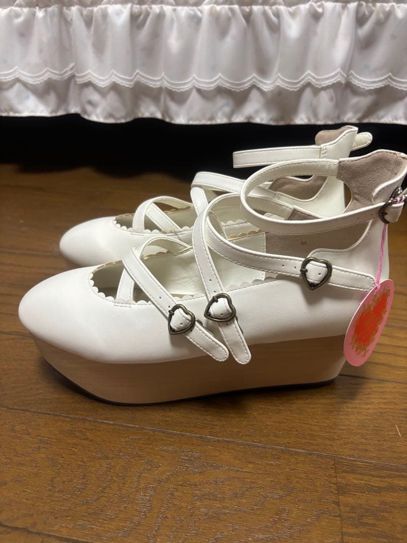 新品未使用 ヴィクトワールシューズオフ白M 全店完売箱付きお値下げしました