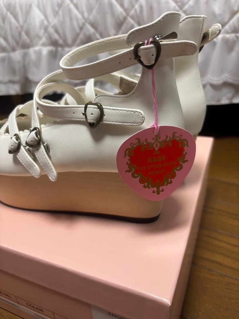 新品未使用 ヴィクトワールシューズオフ白M 全店完売箱付きお値下げしました