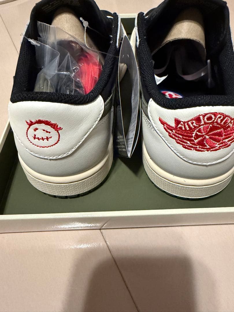 靴 NIKE travisscott olive wemens 27cm