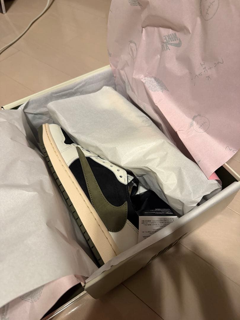 靴 NIKE travisscott olive wemens 27cm