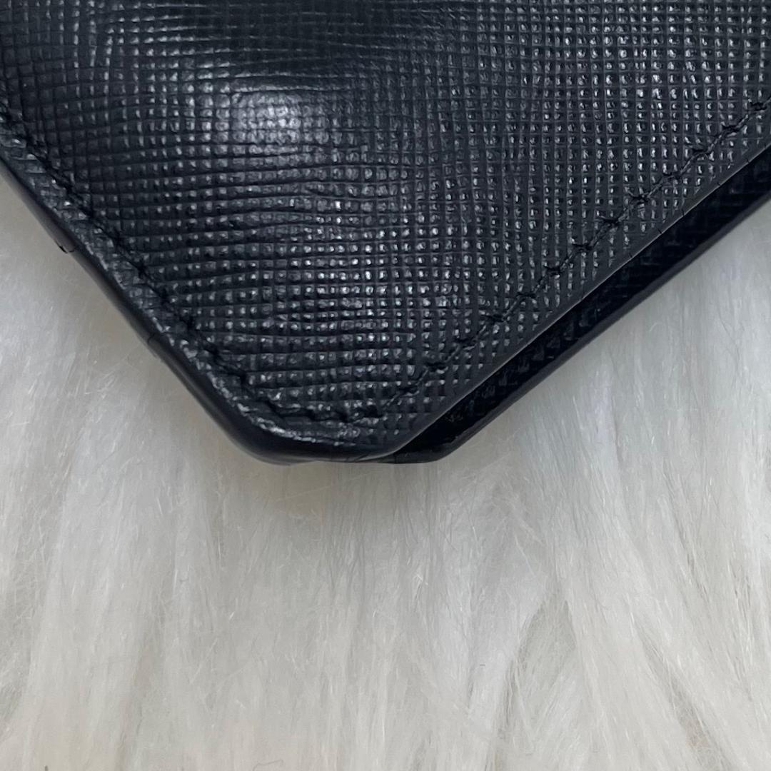 プラダ　PRADA サフィアーノ 二つ折り財布 フィアーノレザー 黒