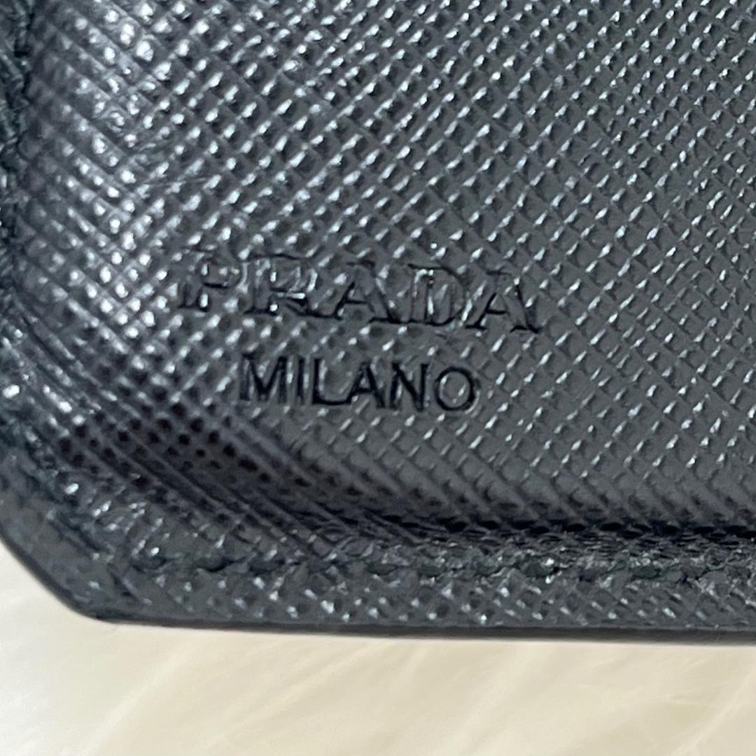 プラダ　PRADA サフィアーノ 二つ折り財布 フィアーノレザー 黒