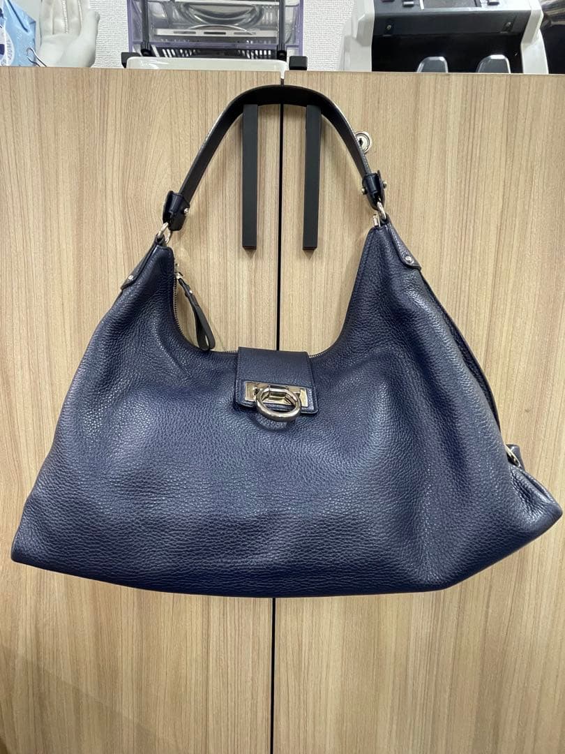 サルヴァトーレ フェラガモ ガンチーニ レザー ワンショルダーバッグ 美品