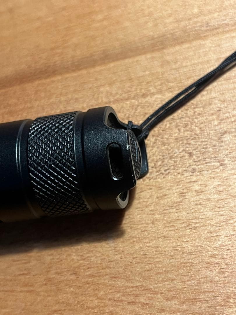 NITECORE SRT7GT 懐中電灯