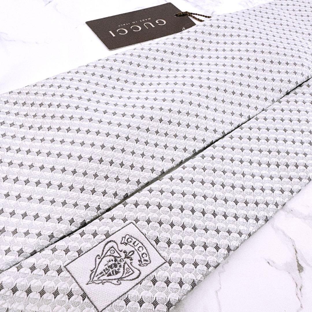 ✨未使用タグ付き✨GUCCI ドットストライプ　各シーンに万能重宝　ネクタイ