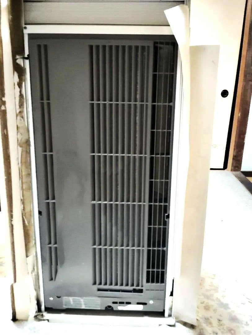 不*郎様 小泉の窓用エアコン スリムデザイン ホワイト