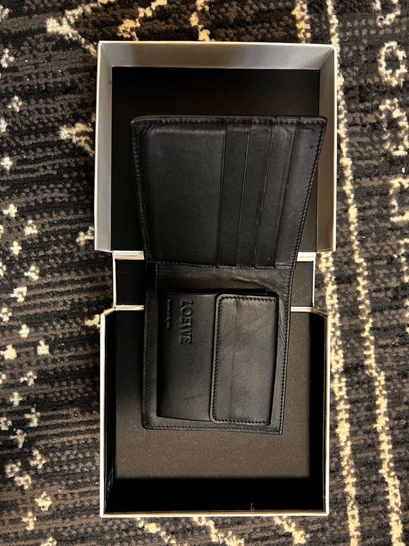 LOEWE 二つ折り財布 グレー 1月8日12時以降早い者勝ち