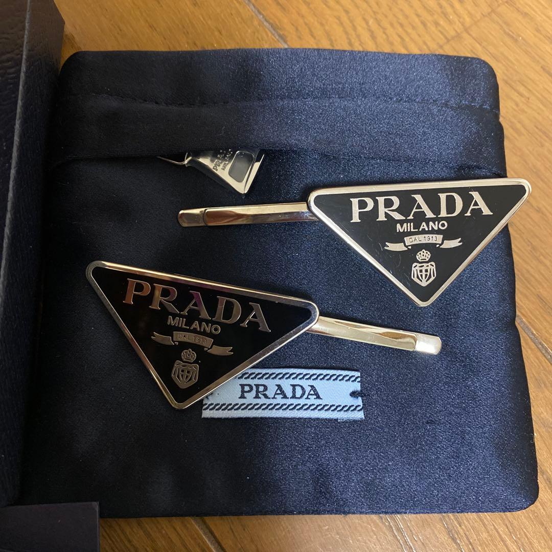 プラダ　ヘアピン　PRADA メタルヘアピン　シルバー