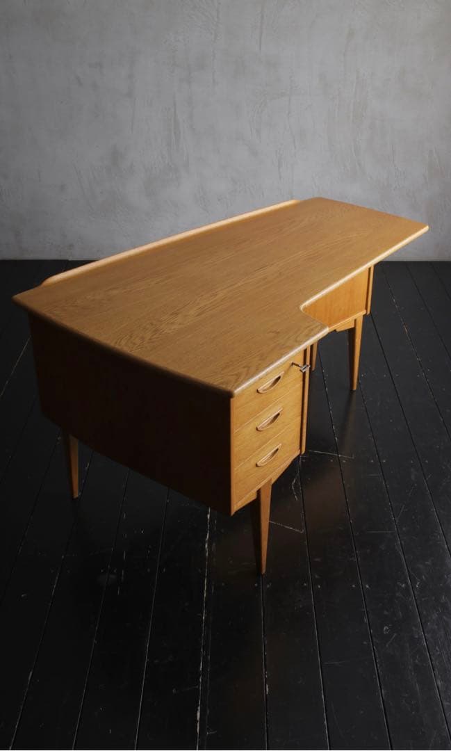 Goran Strandデザイン　デスク