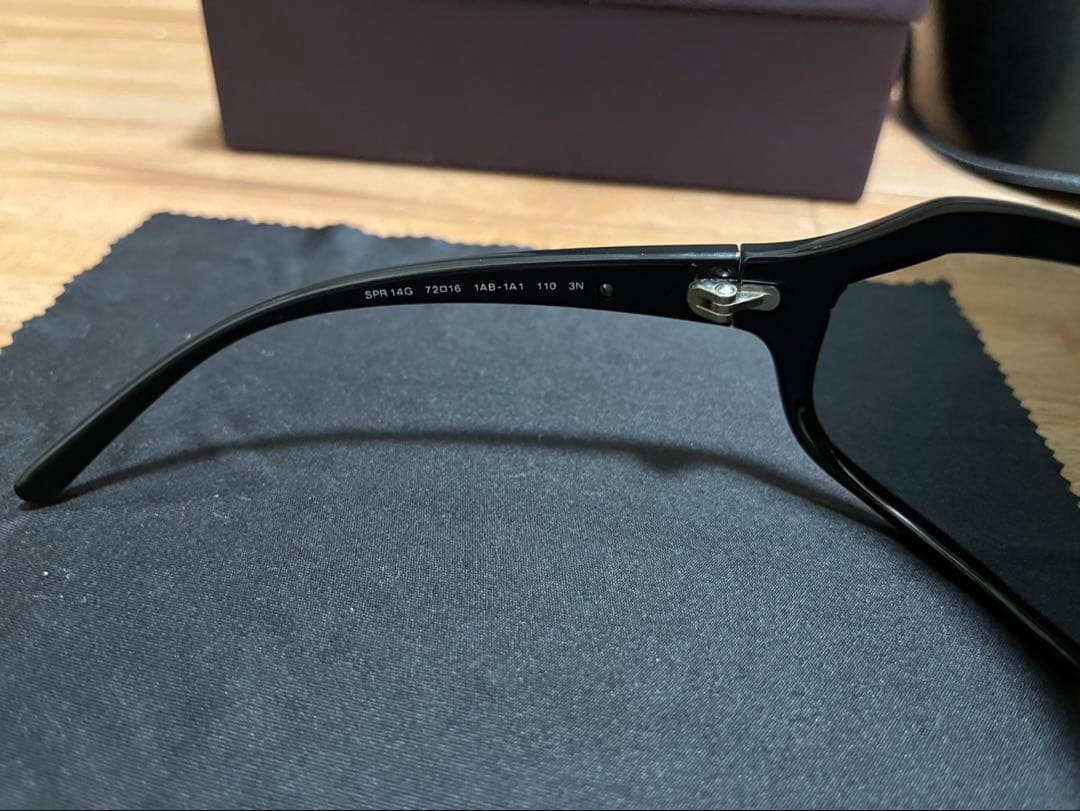 希少PRADA ブラック サングラス ケース付き