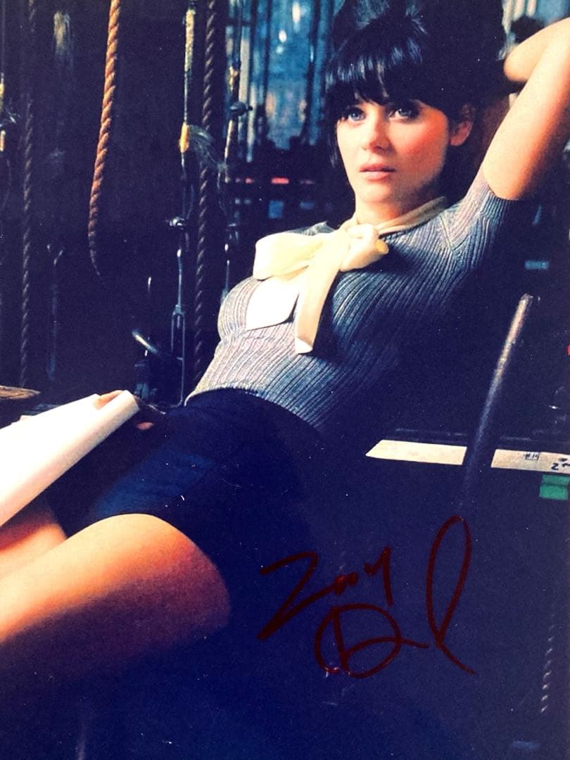 ズーイー・デシャネル直筆サイン入り超大型写真…