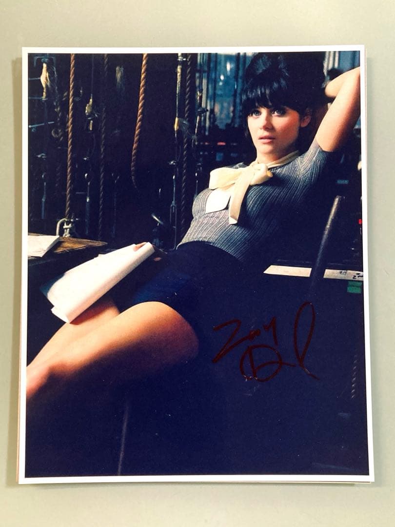 ズーイー・デシャネル直筆サイン入り超大型写真…