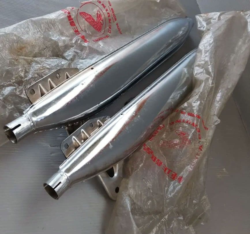 ホンダ 純正部品マフラー2個セット MADE IN JAPAN(あ18)