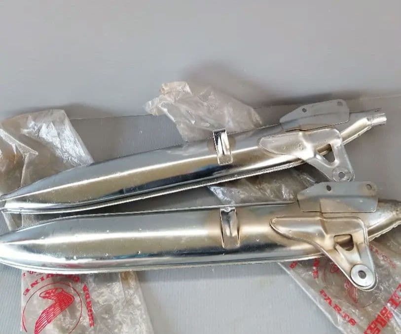 ホンダ 純正部品マフラー2個セット MADE IN JAPAN(あ18)