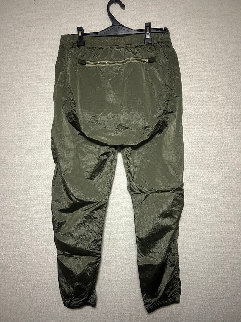 Stone  ストーンアイランド　メタルパンツ　カーキ　s グリーン