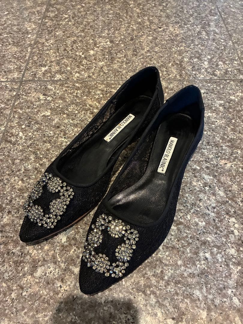 MANOLO BLAHNIK ブラック フラットシューズ