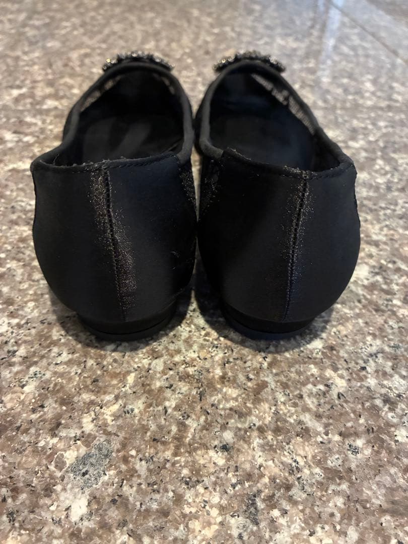 MANOLO BLAHNIK ブラック フラットシューズ