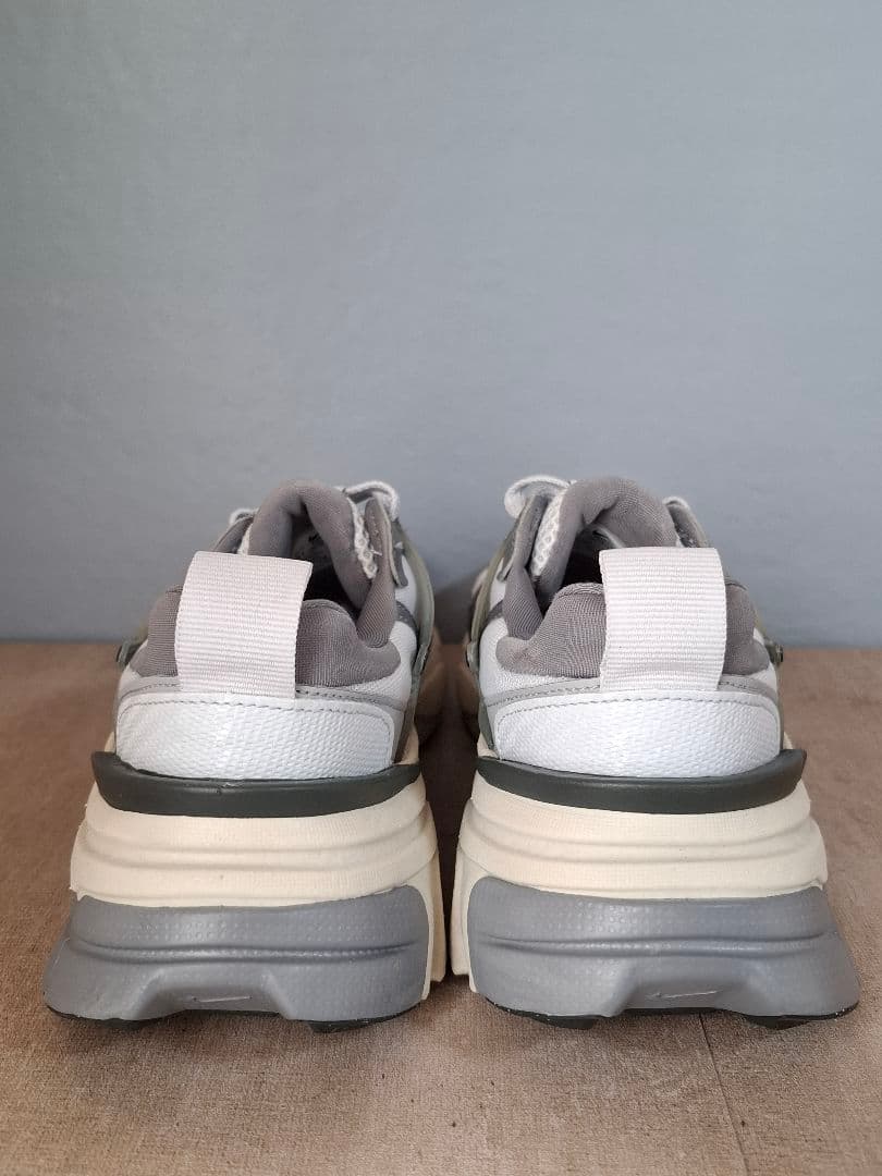 【未使用級】NIKE W V2KRUN 24.5cm シルバー スニーカー