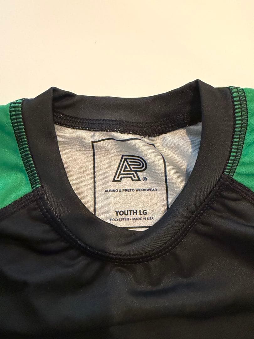 Albinoandpretoラッシュガード 100cm グレーと緑　2枚