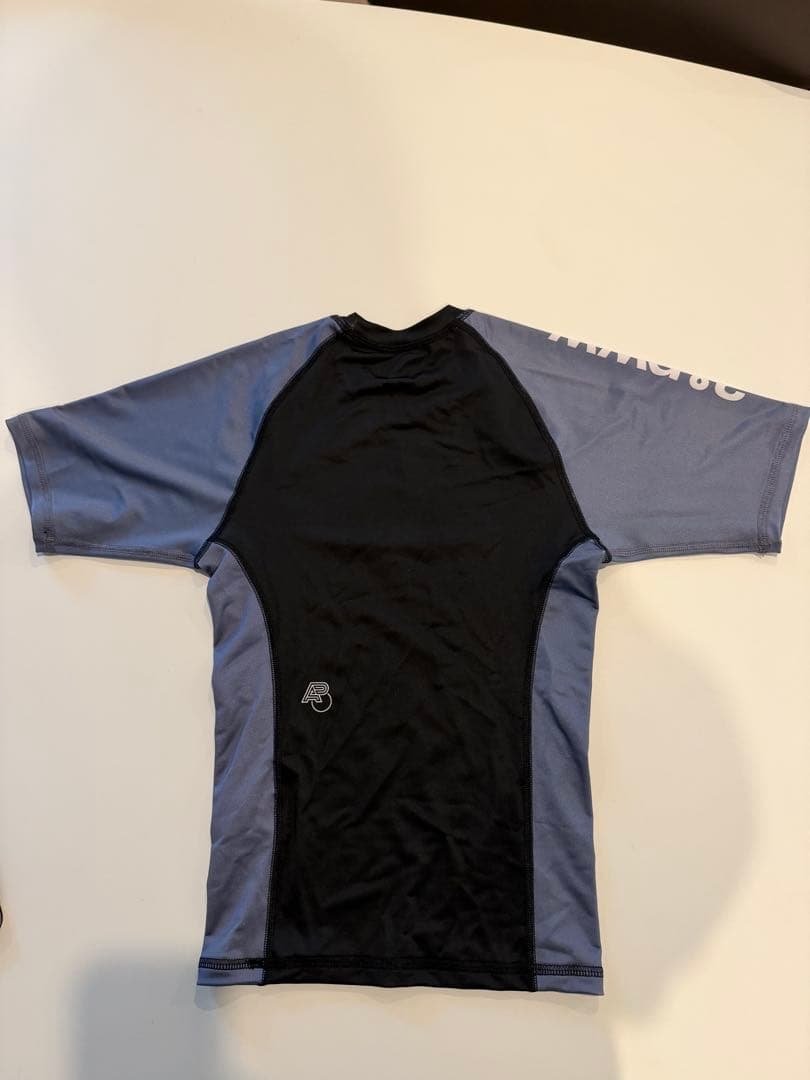 Albinoandpretoラッシュガード 100cm グレーと緑　2枚