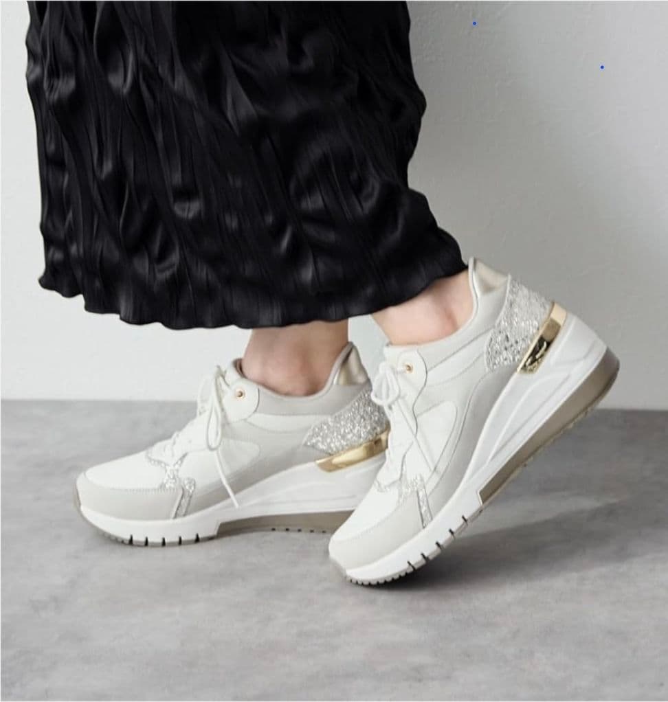 【美品】卑弥呼 美脚ヒールアップスニーカー アイボリー 24.5cm