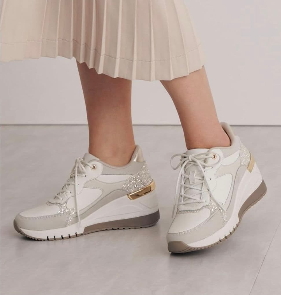 【美品】卑弥呼 美脚ヒールアップスニーカー アイボリー 24.5cm