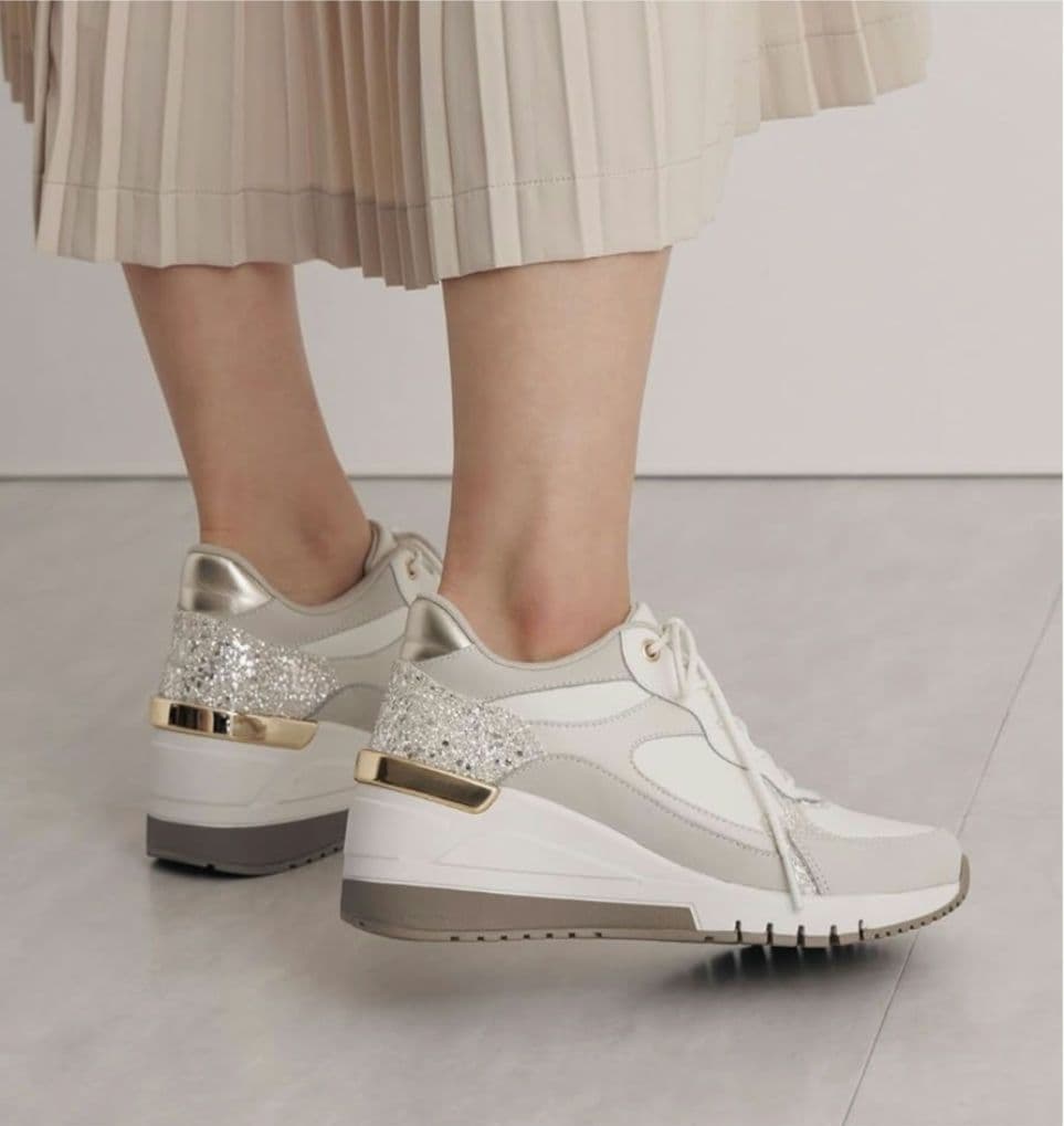 【美品】卑弥呼 美脚ヒールアップスニーカー アイボリー 24.5cm