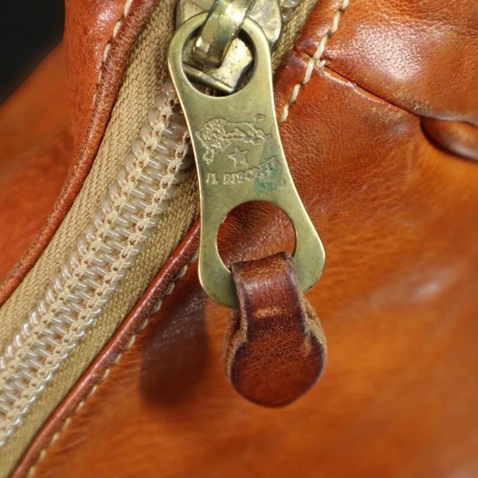 IL BISONTE　イルビゾンテ　本革 三日月型 ショルダーバッグ　ヌメ革