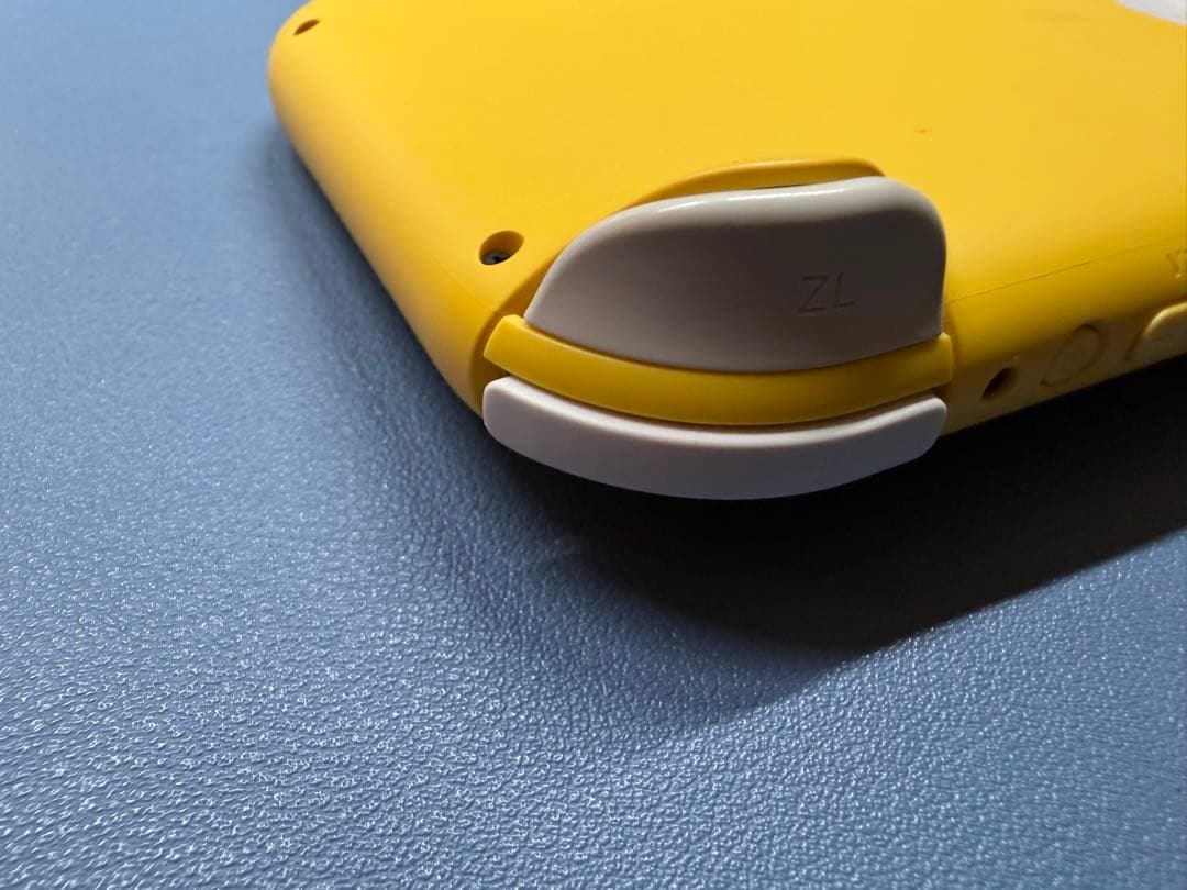 ニンテンドースイッチ　ライト　イエロー