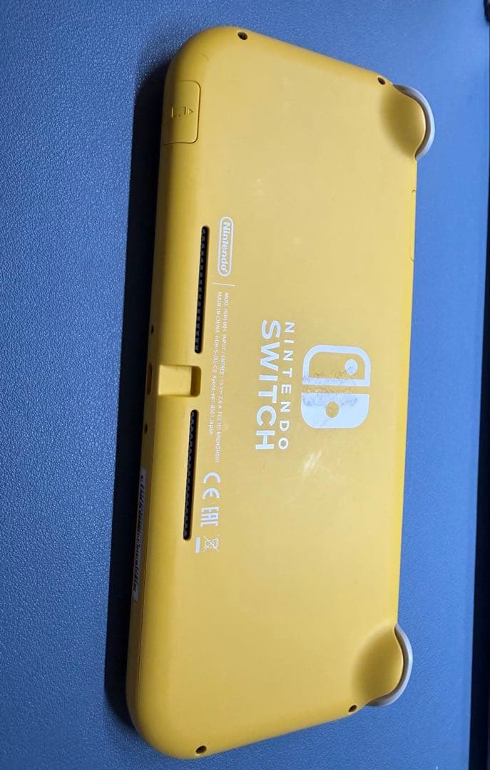 ニンテンドースイッチ　ライト　イエロー