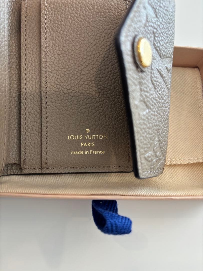 LOUIS VUITTON 三つ折り財布 ポルトフォイユ・ゾエ グレージュ